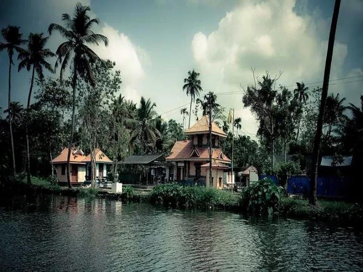 Experience Houseboat Trip In Alleppey: Get To Know About What To Expect And How To Book