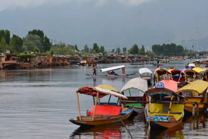 Tourist Activities To Do In Kashmir Trip And Enjoying Shikara Houseboat Stays