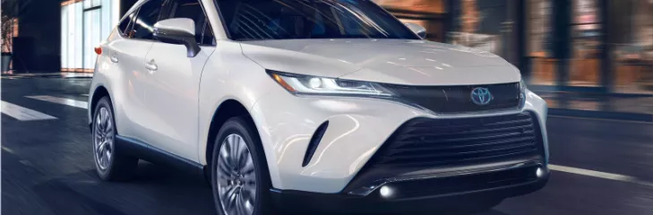 The 2024 Toyota Venza: A Fuel-Efficient Hybrid SUV with a Stunning Panoramic Roof